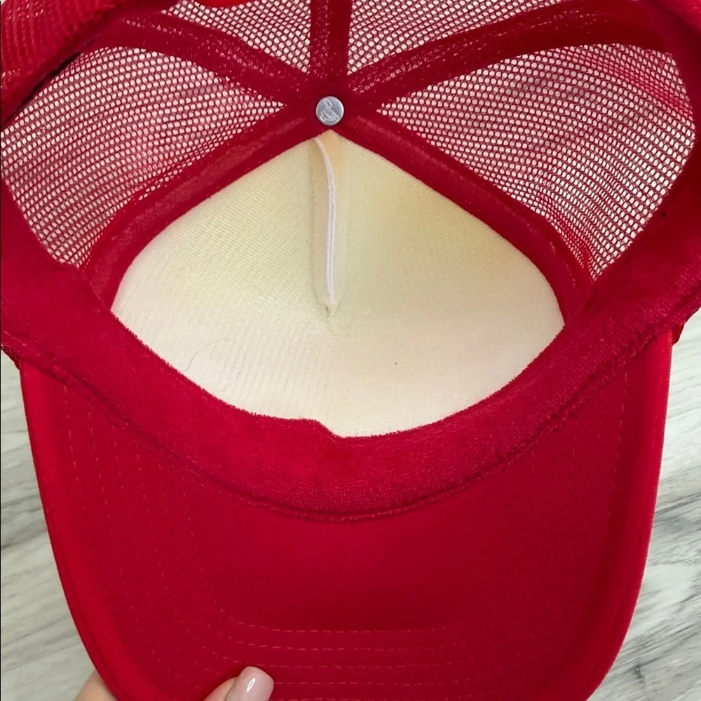 THAT’S HOTT Red and White Trucker Hat NWOT O/S